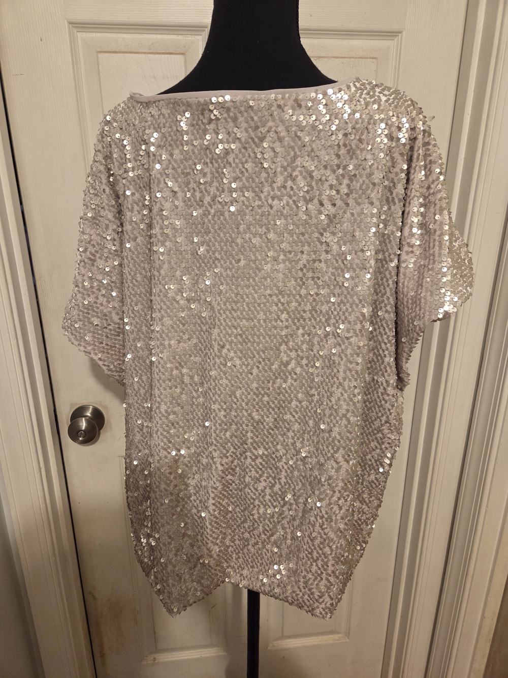 Jennifer Lopez Silver Sequin Short Sleeve Top - Picture 6 of 7